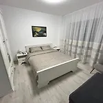 Apartmán 1 Mai - Luxury Park - Self Check-in - Private Parking - 2 Craiova