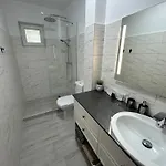 1 Mai - Luxury Park - Self Check-in - Private Parking - 2 * Craiova