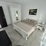 1 Mai - Luxury Park - Self Check-in - Private Parking - 2 * Craiova