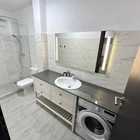 1 Mai - Luxury Park - Self Check-in - Private Parking - 2 Apartment *