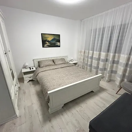 Apartment 1 Mai - Luxury Park - Self Check-in - Private Parking - 2 Craiova