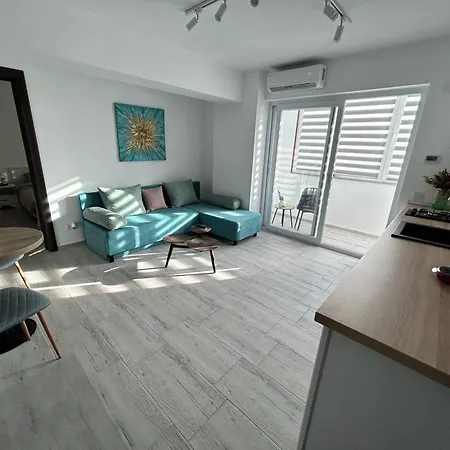 1 Mai - Luxury Park - Self Check-in - Private Parking - 2 Apartment Craiova