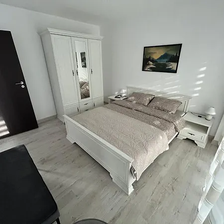 1 Mai - Luxury Park - Self Check-in - Private Parking - 2 * Craiova